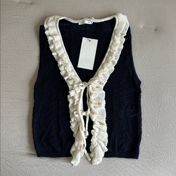 Zara Contrast Ruffle Top - Picture 2 of 9